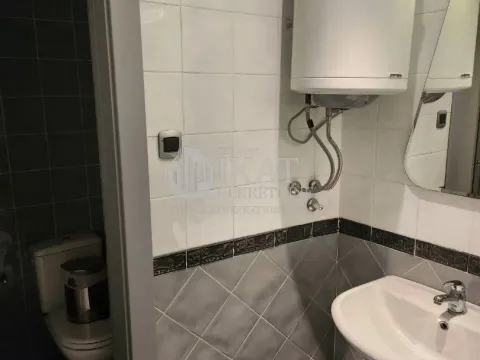 Izdavanje, poslovni prostor, 300m², Bežanija, Beograd - image 10