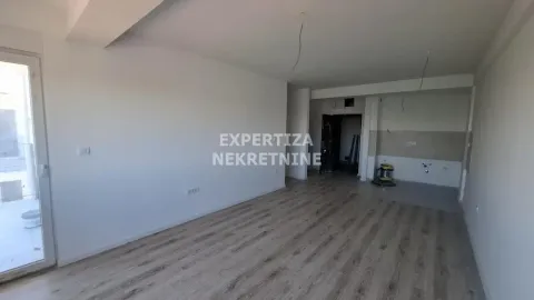 Empty living room with laminate flooring and access to the terrace. - image 2