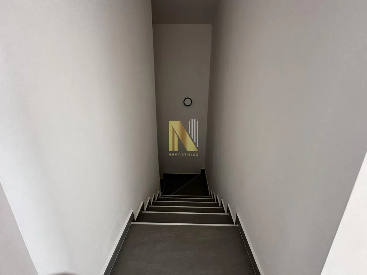 Prodaja, stan, 185m², Grbavica, Novi Sad Sve Podlokacije