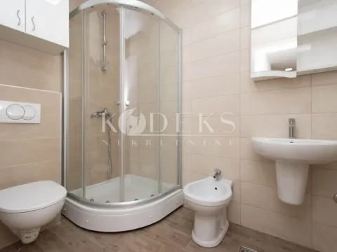 Izdavanje, poslovni prostor, 64m², City Kej, Podgorica - image 7