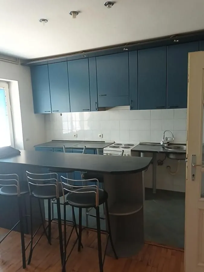 Izdavanje, kuća, 180m², Čukarica, Beograd