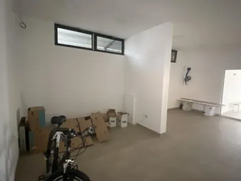 Izdavanje, poslovni prostor, 180m², Vašarište, Jagodina - image 9