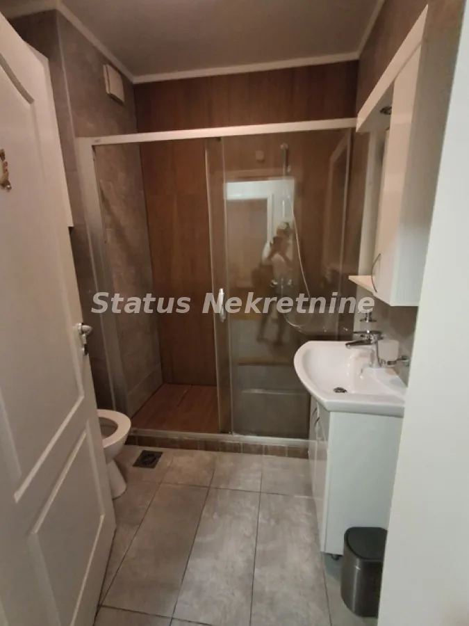 Izdavanje, dvosoban stan, 43m², Grbavica, Novi Sad Sve Podlokacije