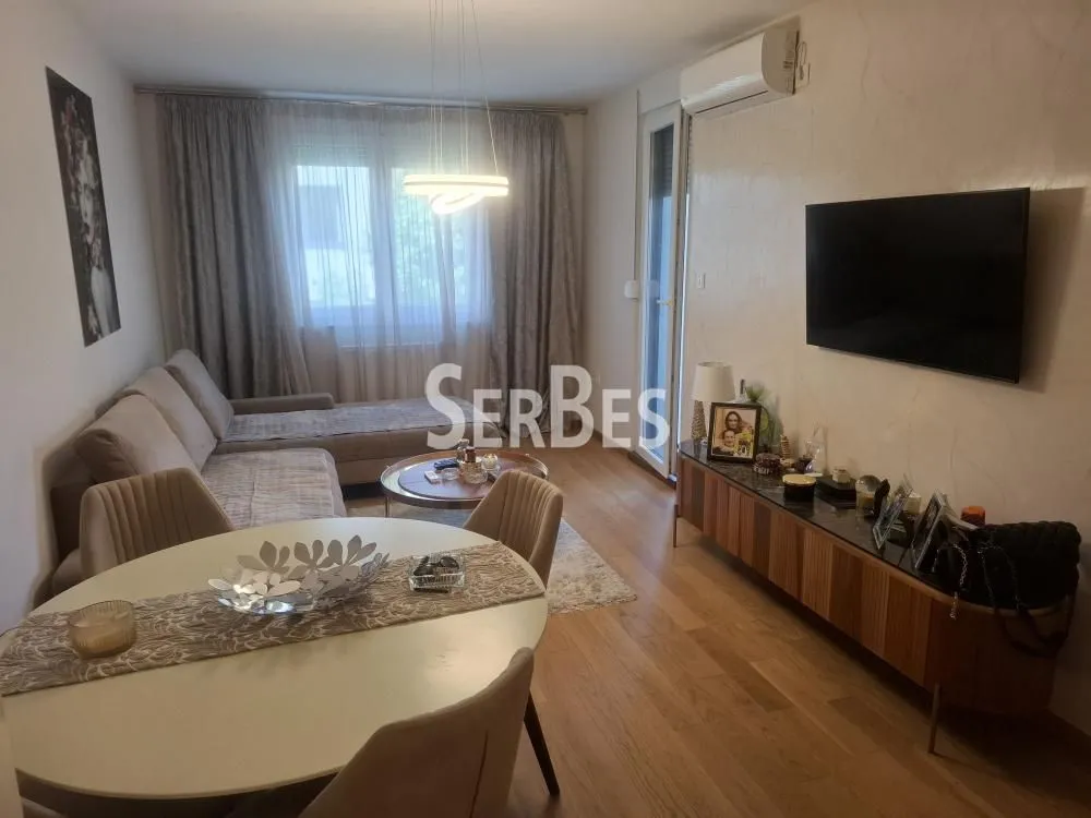 Izdavanje, dvosoban stan, 50m², Socijalno, Novi Sad Sve Podlokacije