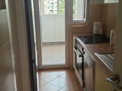 Izdavanje, trosoban stan, 110m², Centar, Bar - image 3