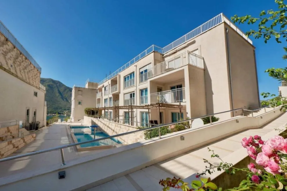 Prodaja, dvosoban stan, 75m², Dobrota, Kotor