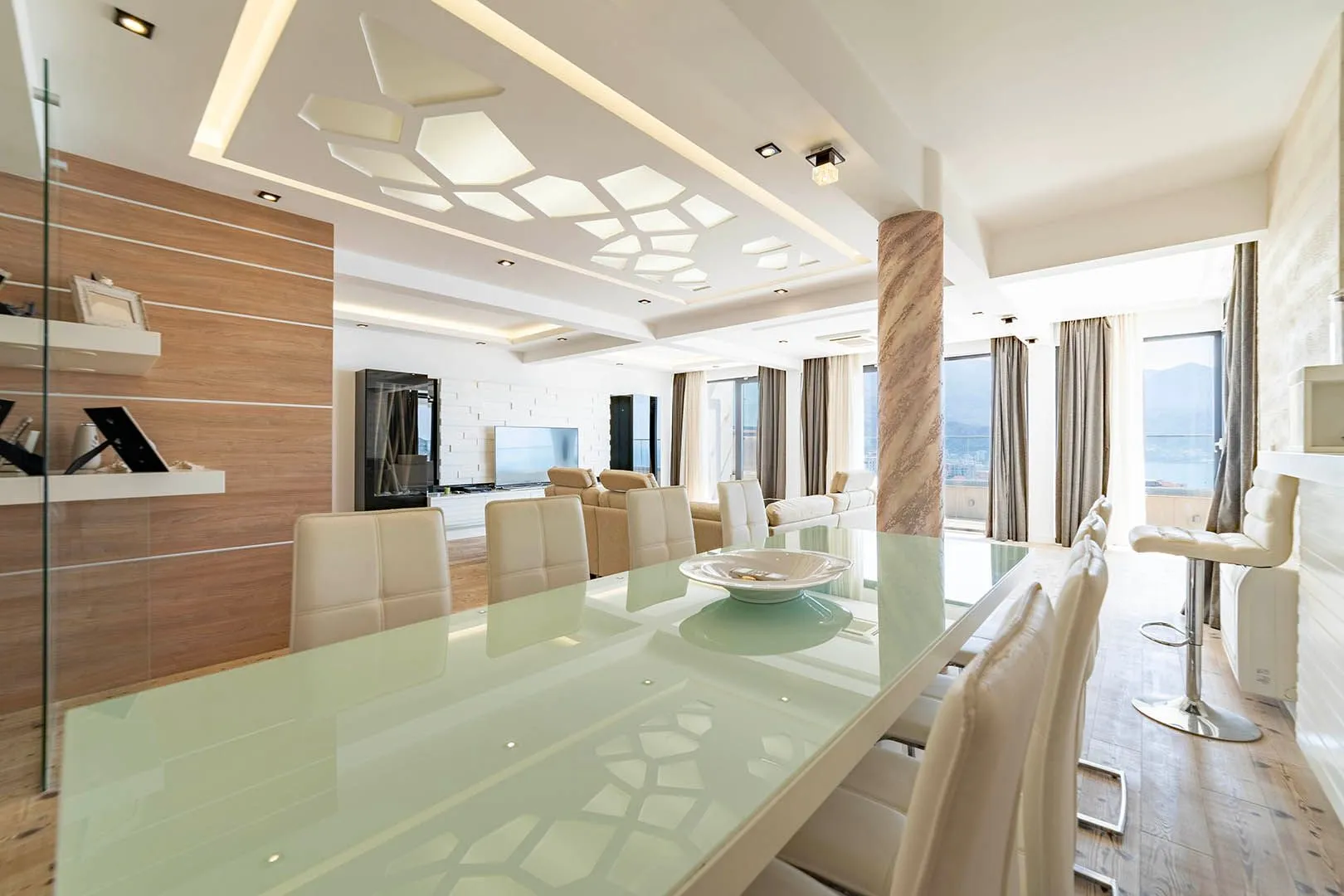 Sale, four bedroom apartment, 355m², Bečići, Budva