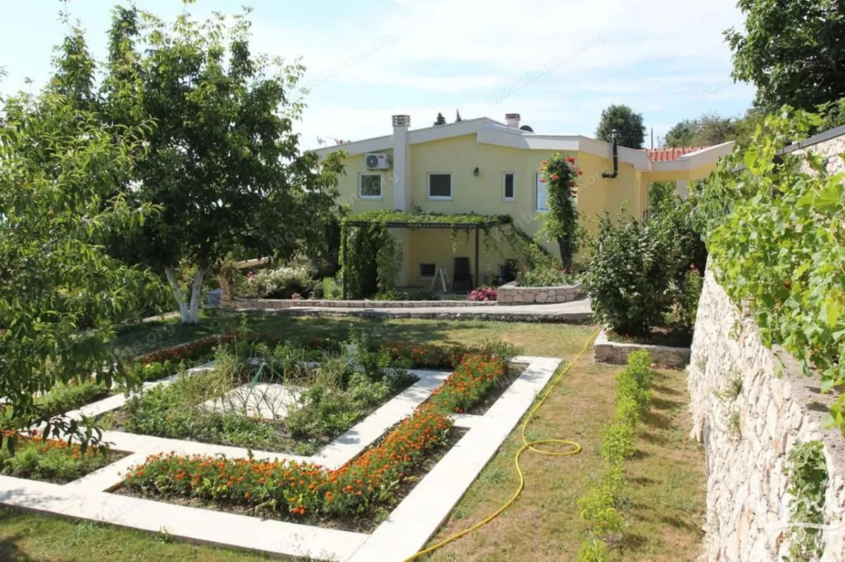 Prodaja, kuća, 380m², Dobre Vode, Bar
