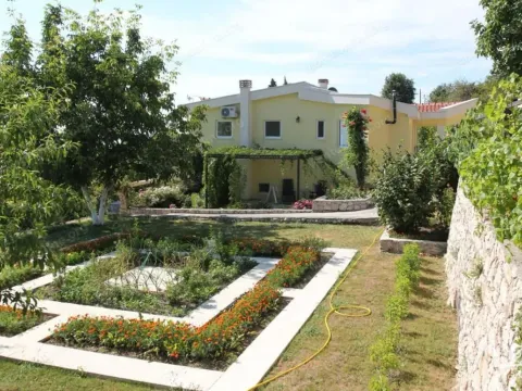 Prodaja, kuća, 380m², Dobre Vode, Bar - image 2