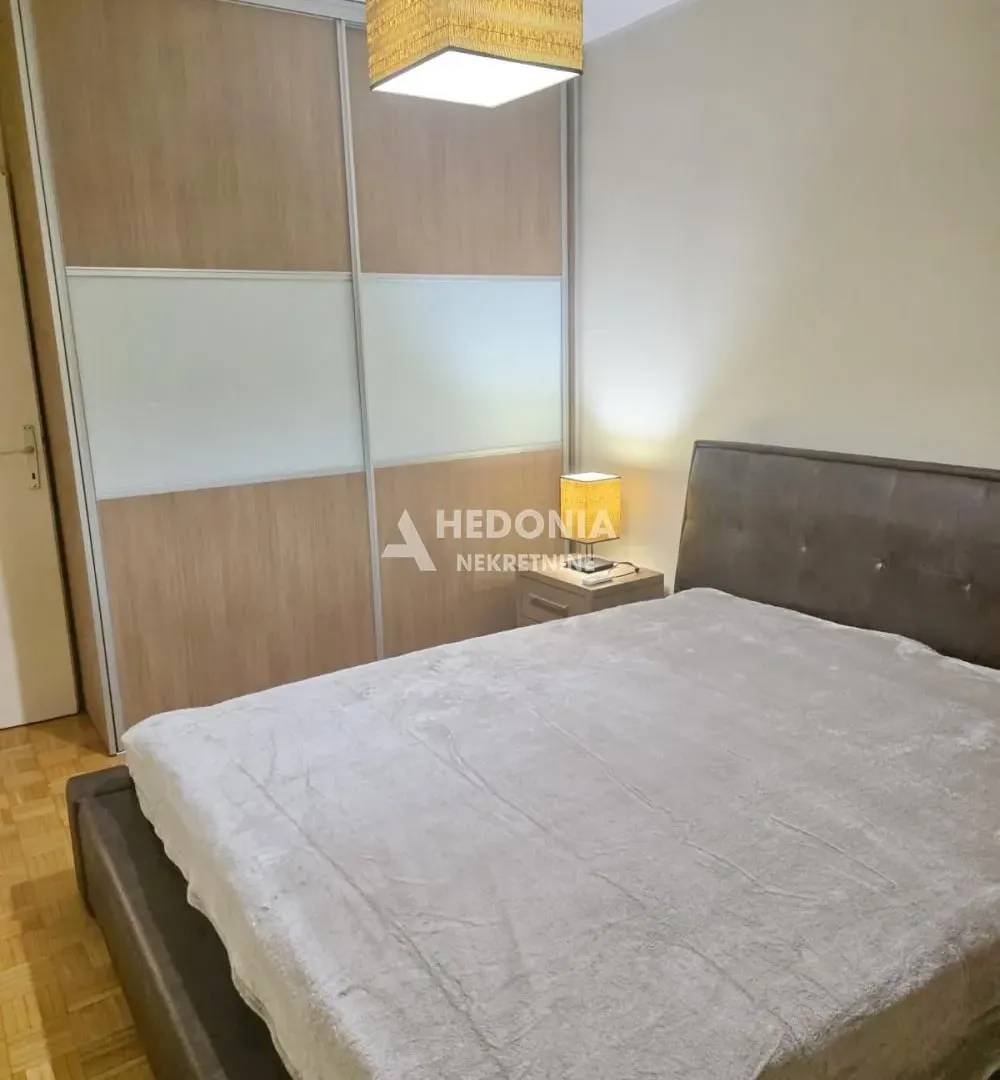 Prodaja, dvosoban stan, 70m², Čukarička Padina, Beograd