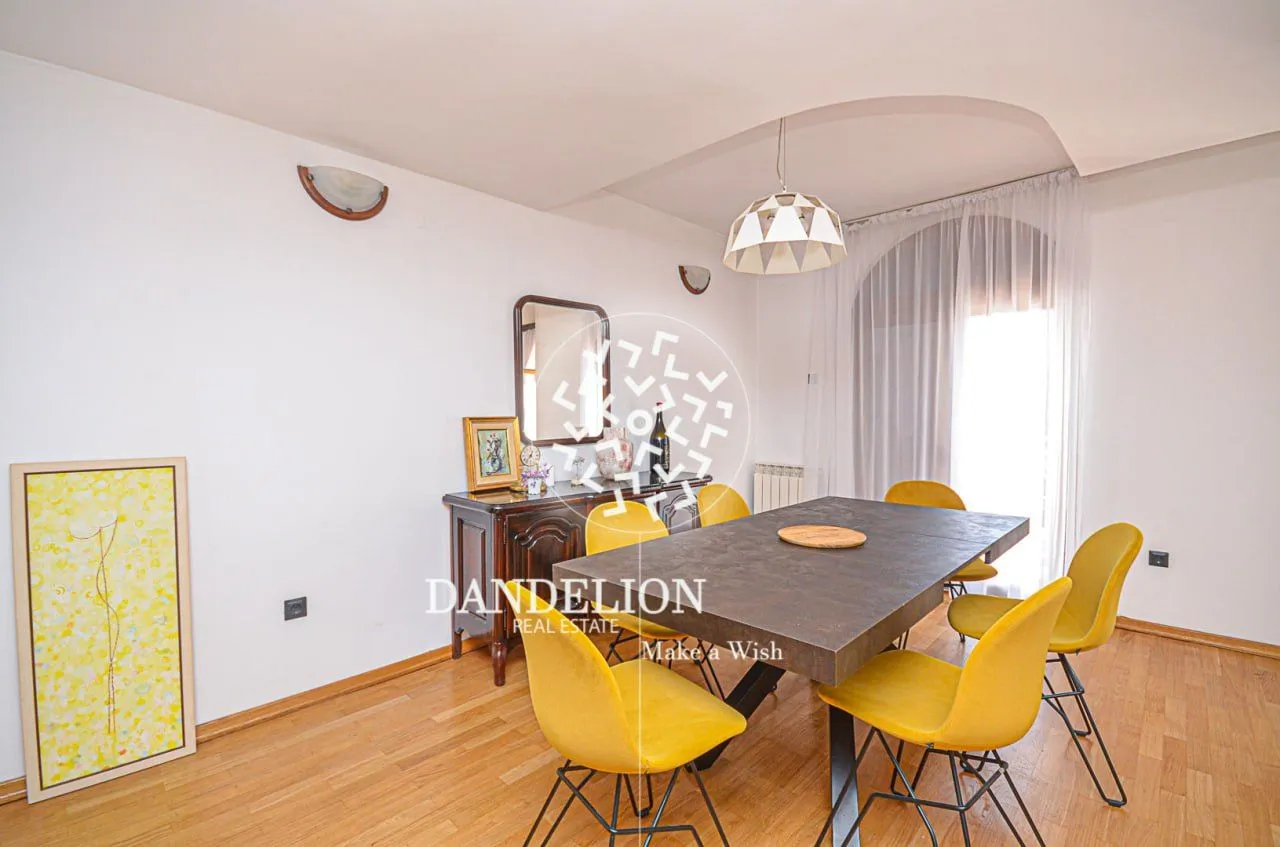 Izdavanje, stan, 300m², Gorica C, Podgorica
