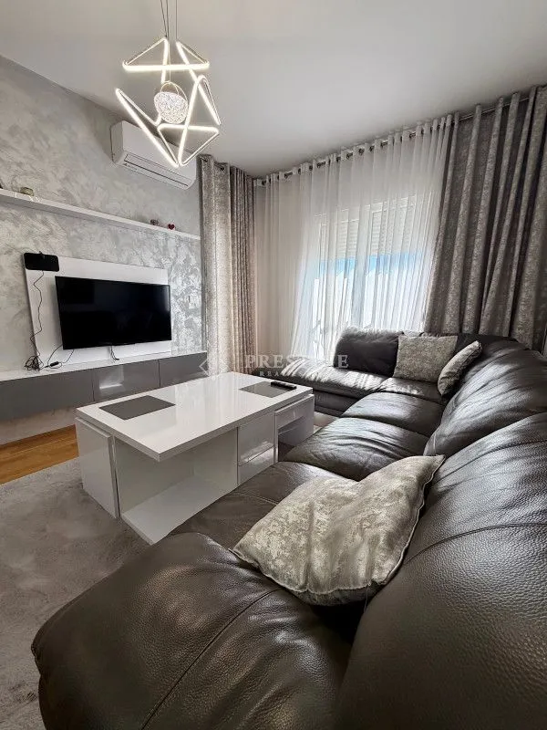 Izdavanje, dvosoban stan, 66m², Stari Aerodrom, Podgorica
