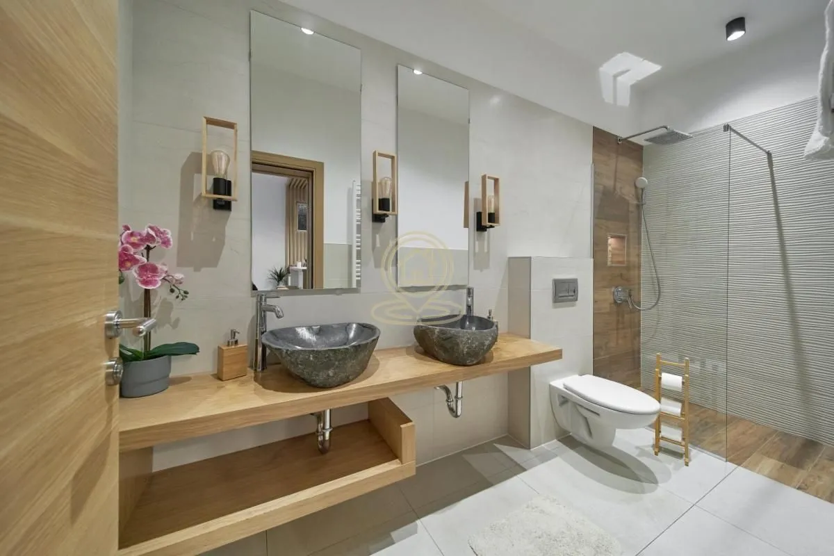 Izdavanje, kuća, 300m², Sremski Karlovci, Novi Sad