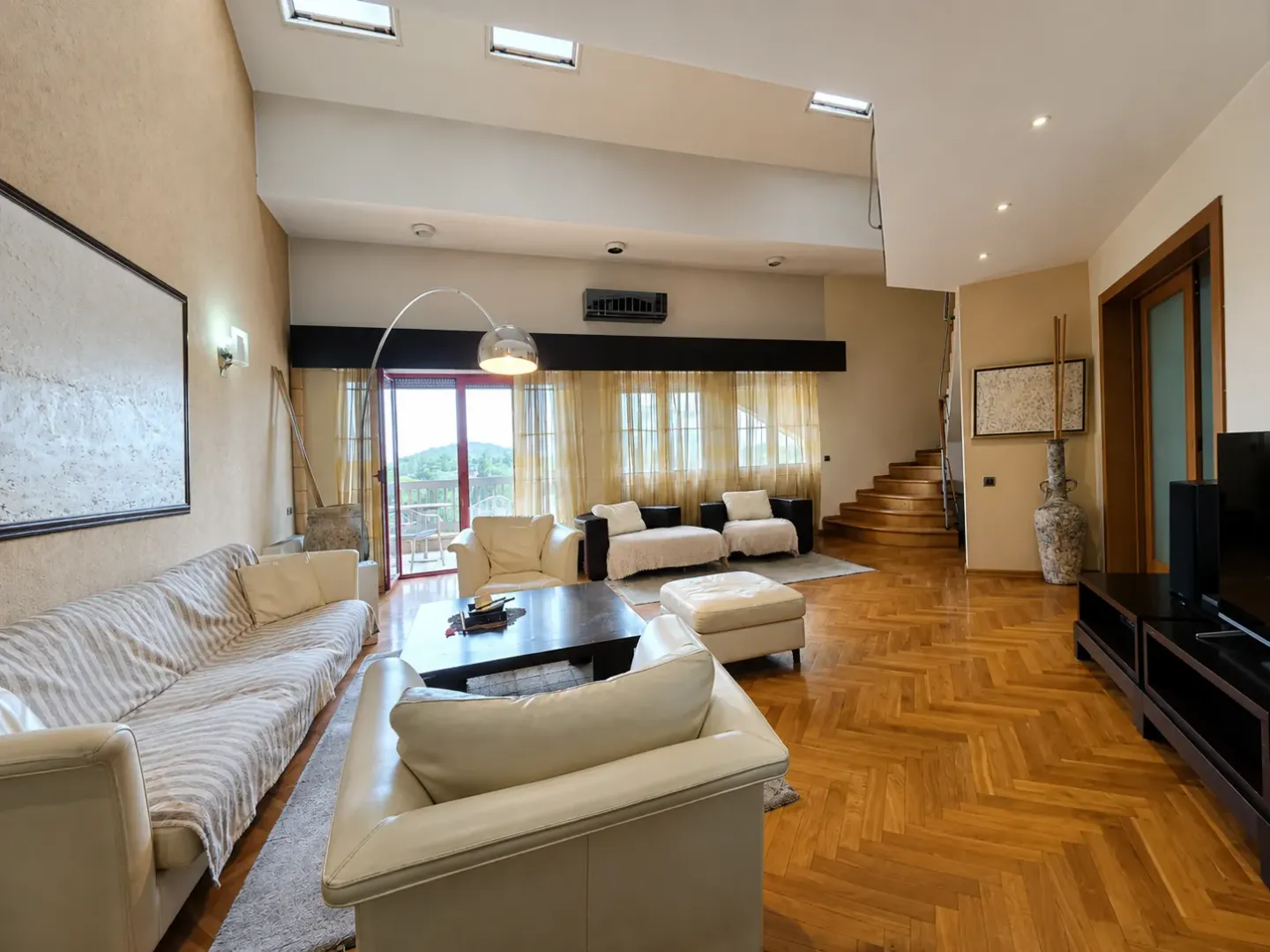 Sale, four bedroom apartment, 281m², Preko Morače, Podgorica