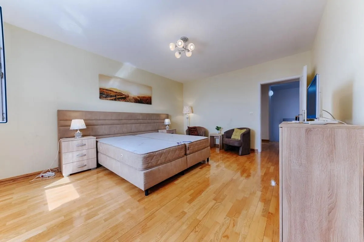 Prodaja, trosoban stan, 139m², Sveti Stefan, Budva