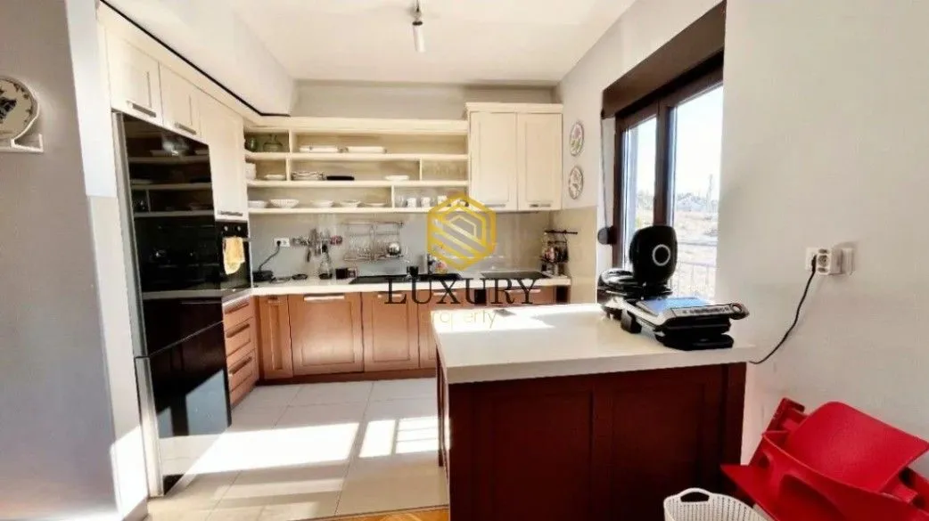 Prodaja, četvorosoban stan, 209m², Centar, Podgorica