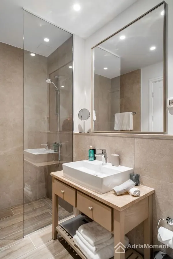 Prodaja, jednosoban stan, 70m², Luštica Bay, Tivat