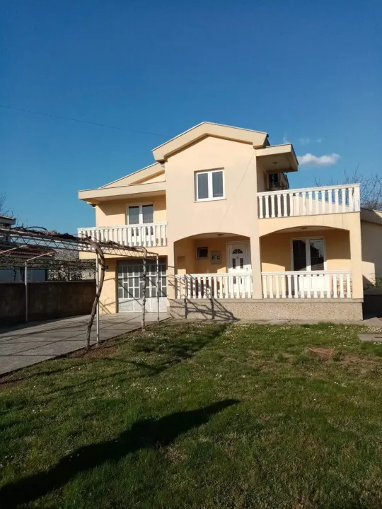 Rent, house, 160m², Zagorič, Podgorica