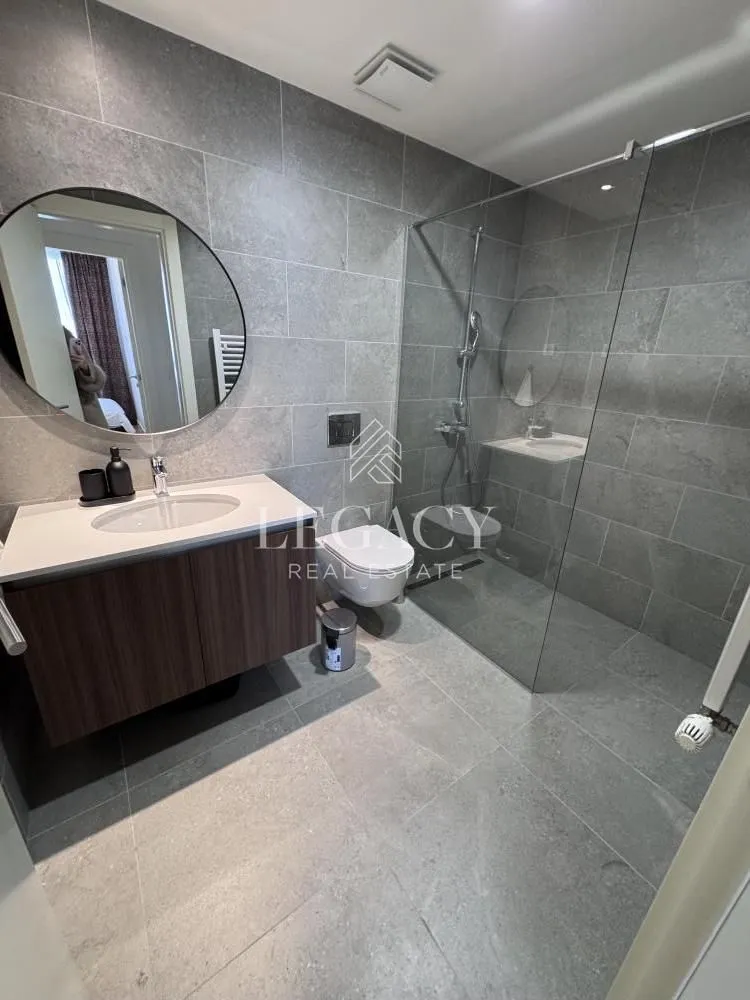 Izdavanje, trosoban stan, 77m², Savski Venac, Beograd