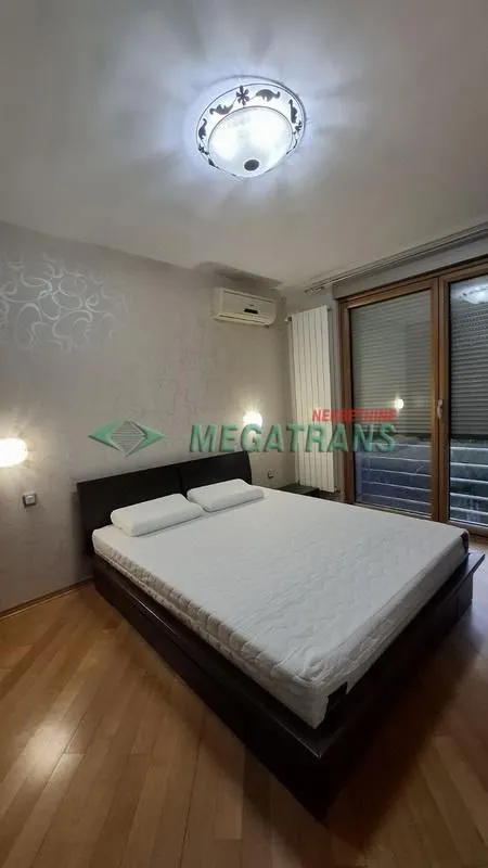 Izdavanje, dvosoban stan, 74m², Centar, Novi Sad