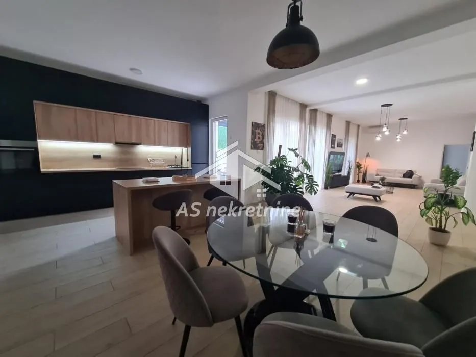 Izdavanje, stan, 240m², Savski Venac, Beograd