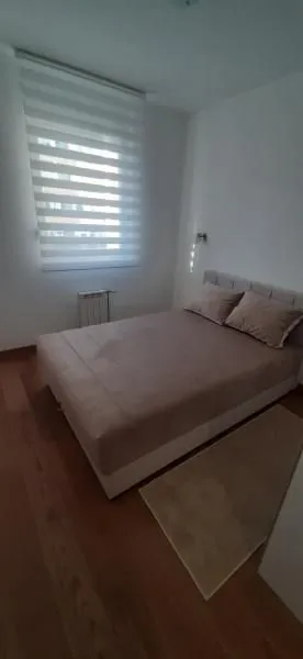 Izdavanje, dvosoban stan, 42m², Rotkvarija, Novi Sad Sve Podlokacije