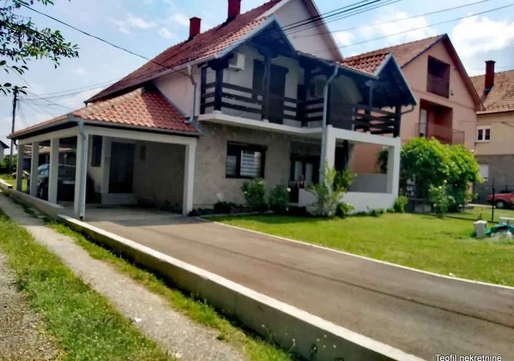 Sale, house, 307m², Lazarevac, Beograd