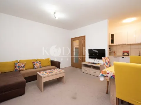 Izdavanje, dvosoban stan, 63m², Blok 9, Podgorica - image 2