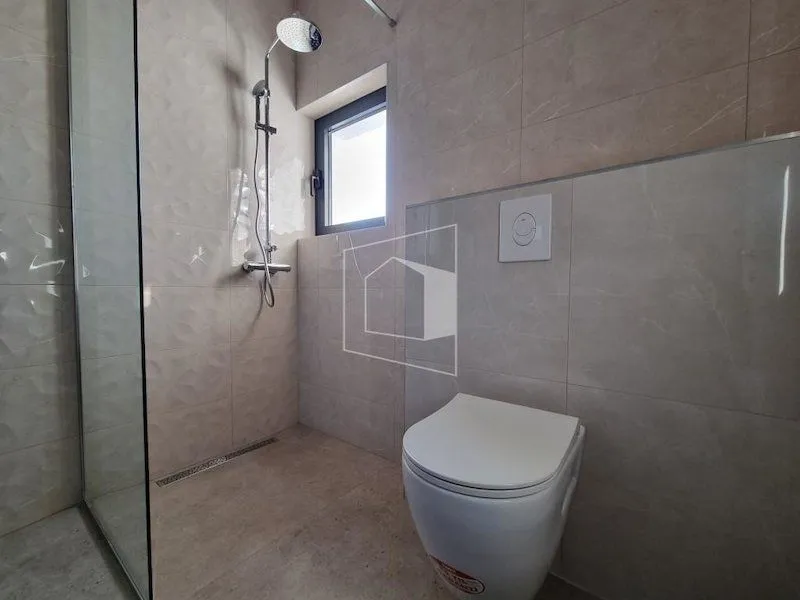 Sale, house, 400m², Tološi, Podgorica