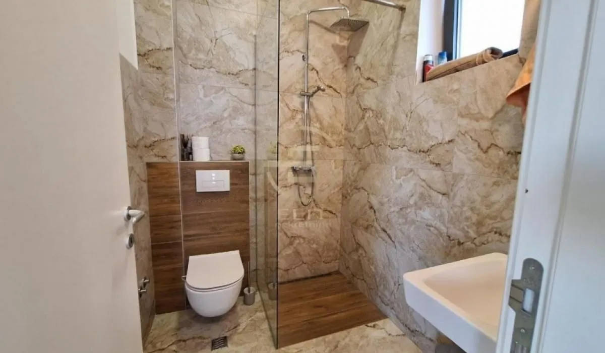 Prodaja, stan, 145m², Sremska Kamenica, Petrovaradin