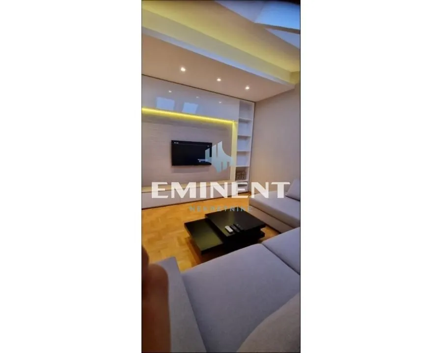 Izdavanje, dvosoban stan, 48m², Vračar Sve Podlokacije, Beograd