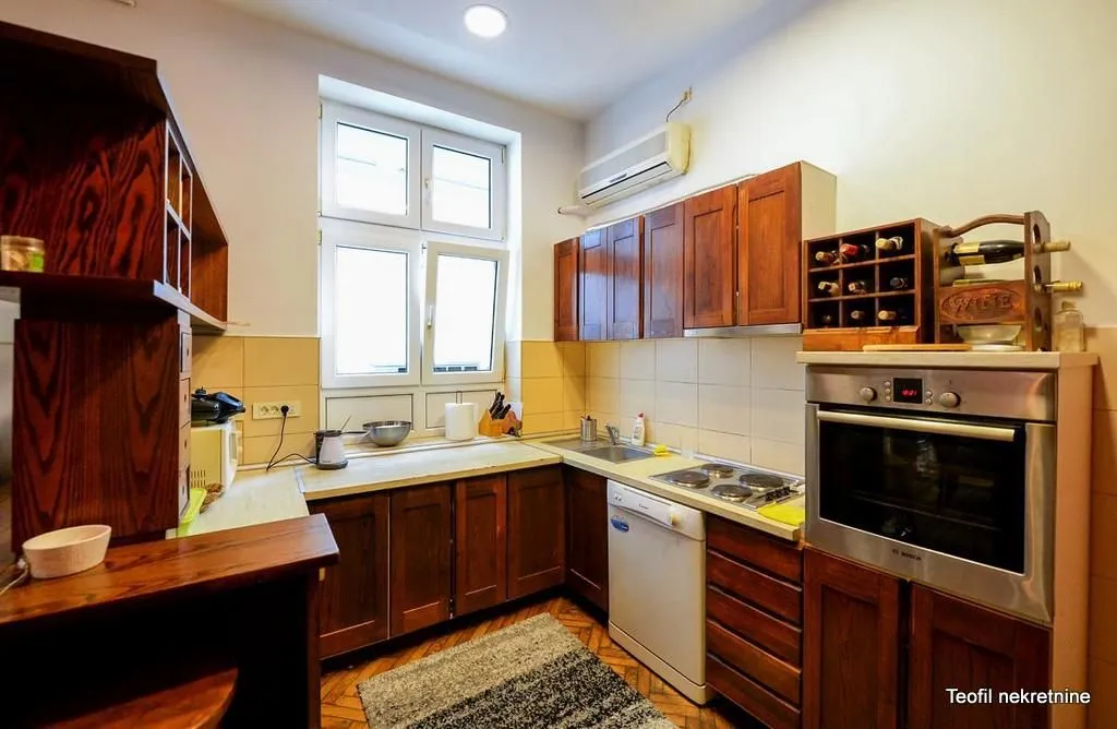 Prodaja, trosoban stan, 86m², Vračar, Šid
