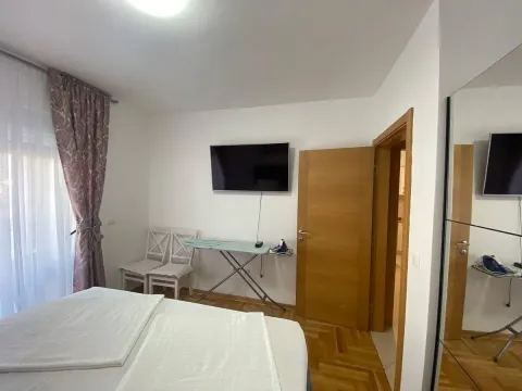 Rent, one bedroom apartment, 55m², Centar, Tivat - image 4