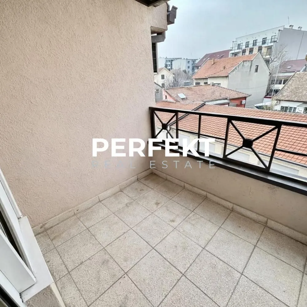 Prodaja, trosoban stan, 79m², Centar, Pančevo