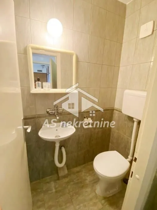 Izdavanje, četvorosoban stan, 120m², Voždovačka Crkva, Voždovac Sve Podlokacije