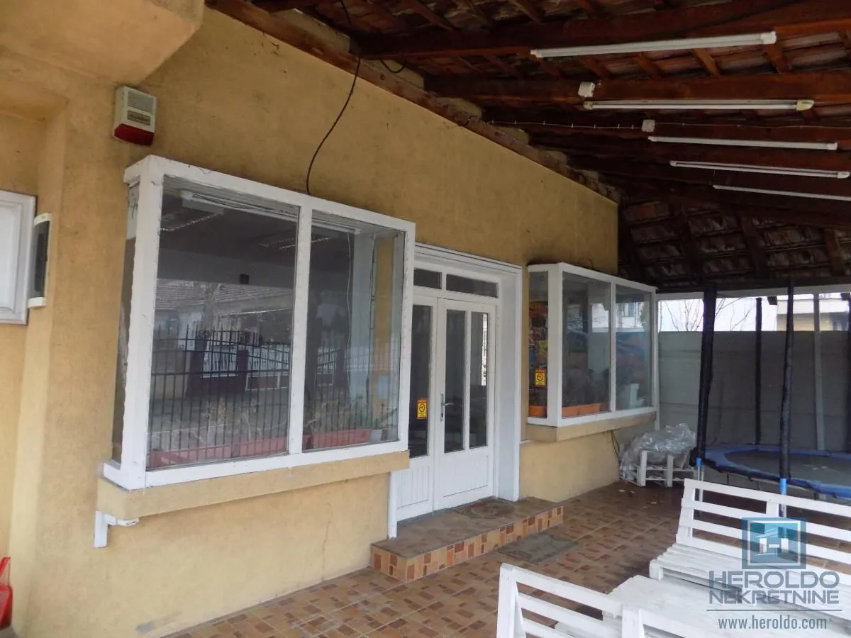 Izdavanje, poslovni prostor, 50m², XI Kongres, Paraćin