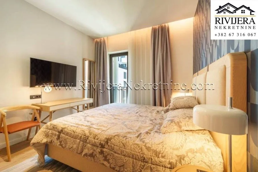 Prodaja, jednosoban stan, 55m², Centar, Tivat