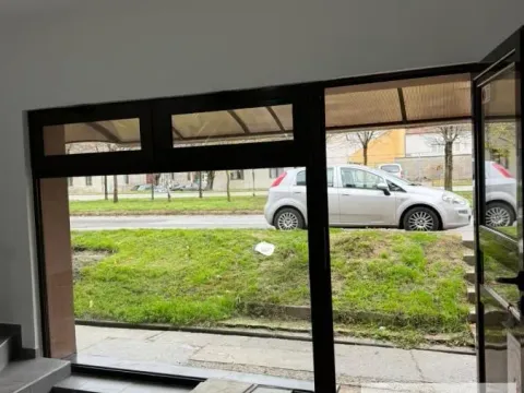 Izdavanje, poslovni prostor, 150m², Centar, Pančevo - image 13