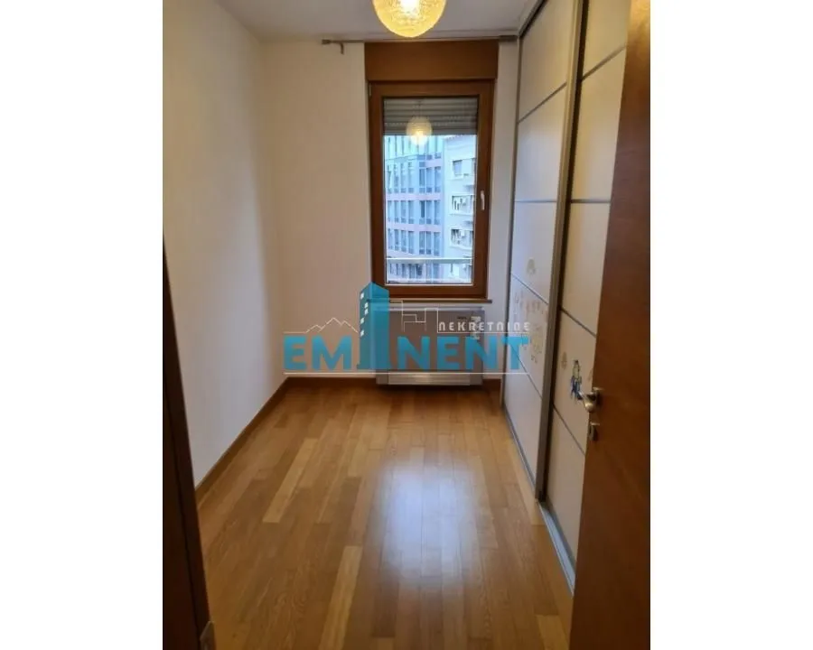 Izdavanje, trosoban stan, 82m², Slavija, Vračar Sve Podlokacije