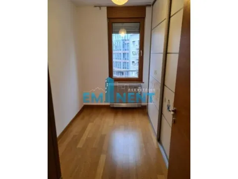 Izdavanje, trosoban stan, 82m², Slavija, Vračar Sve Podlokacije - image 8