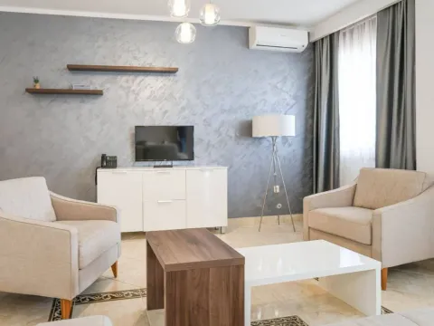 Rent, one bedroom apartment, 90m², Bečići, Budva - image 2