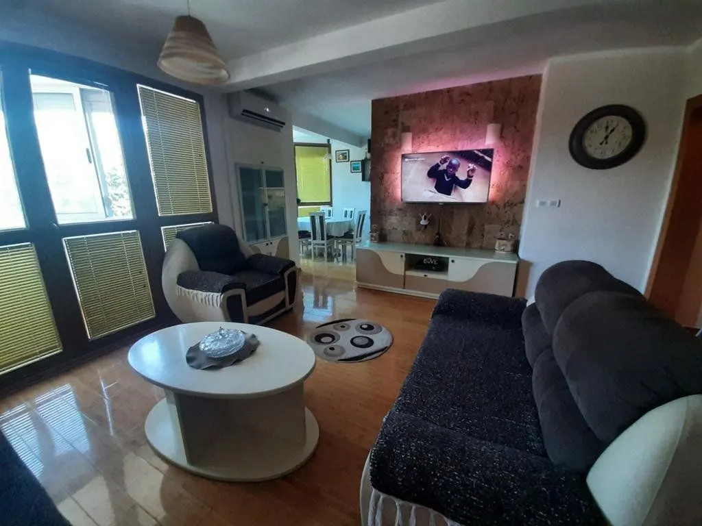 Izdavanje, dvosoban stan, 75m², Preko Morače, Podgorica