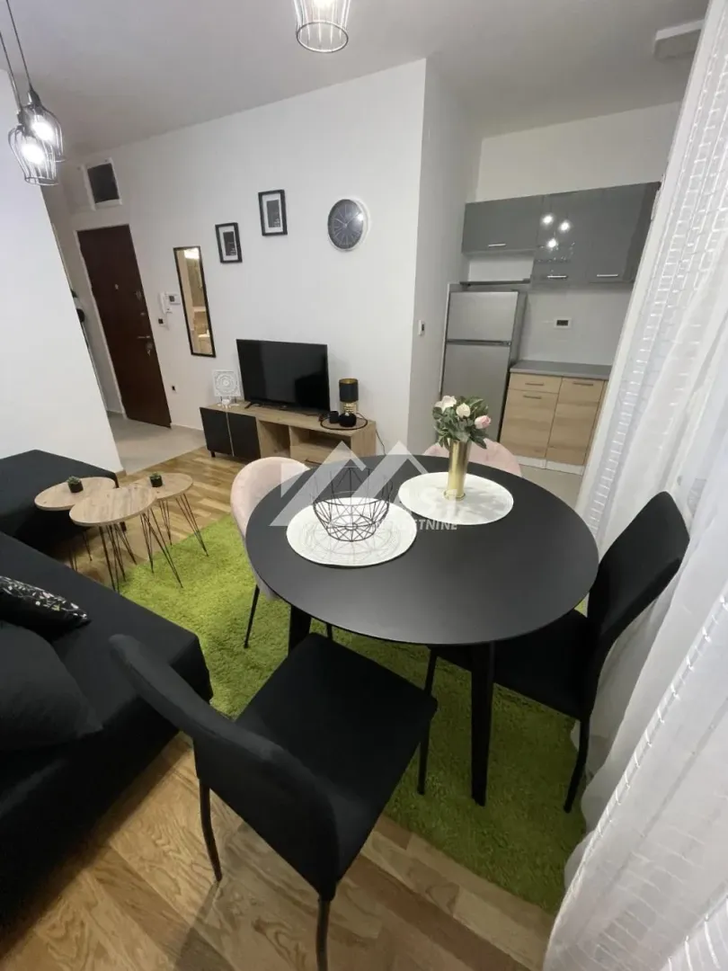 Izdavanje, dvosoban stan, 50m², Sadovi, Petrovaradin