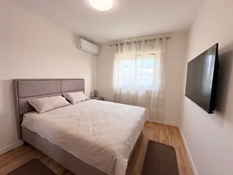 Izdavanje, dvosoban stan, 60m², Pobrežje, Podgorica - image 8