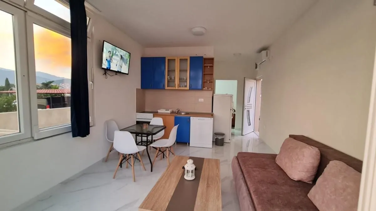 Rent, one bedroom apartment, 1m², Centar, Tivat