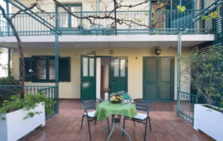 Izdavanje, stan, 80m², Podkošljun, Budva