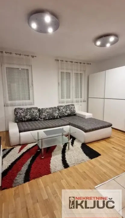 Izdavanje, garsonjera, 30m², Sajmište, Novi Sad