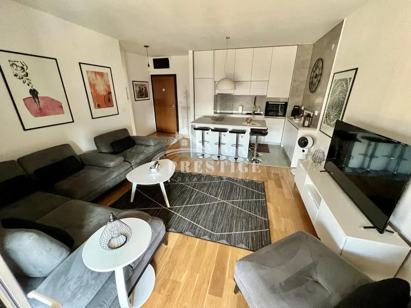 Izdavanje, dvosoban stan, 75m², City Kvart, Podgorica