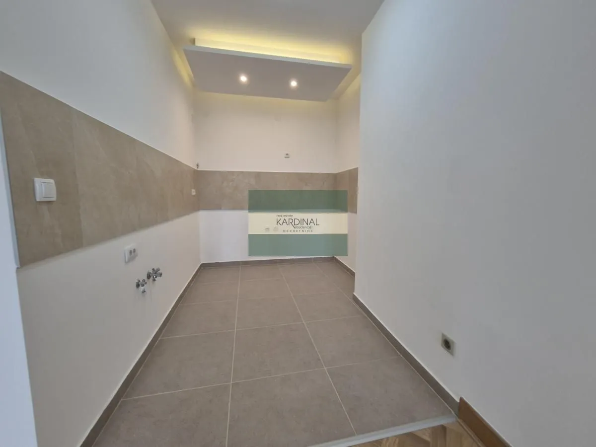Prodaja, trosoban stan, 88m², Vašarište, Jagodina