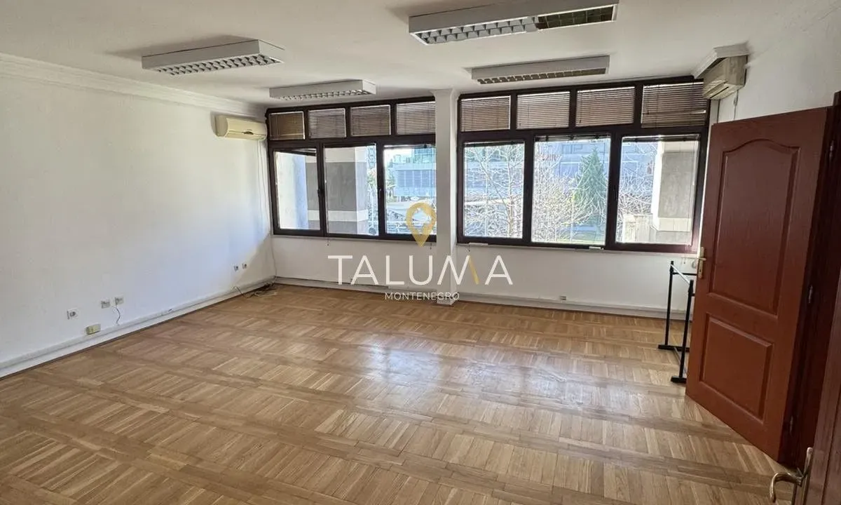 Izdavanje, poslovni prostor, 92m², Preko Morače, Podgorica